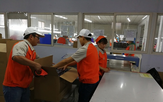 荣岛抽检室，对货品进行抽样检查与杂货排查